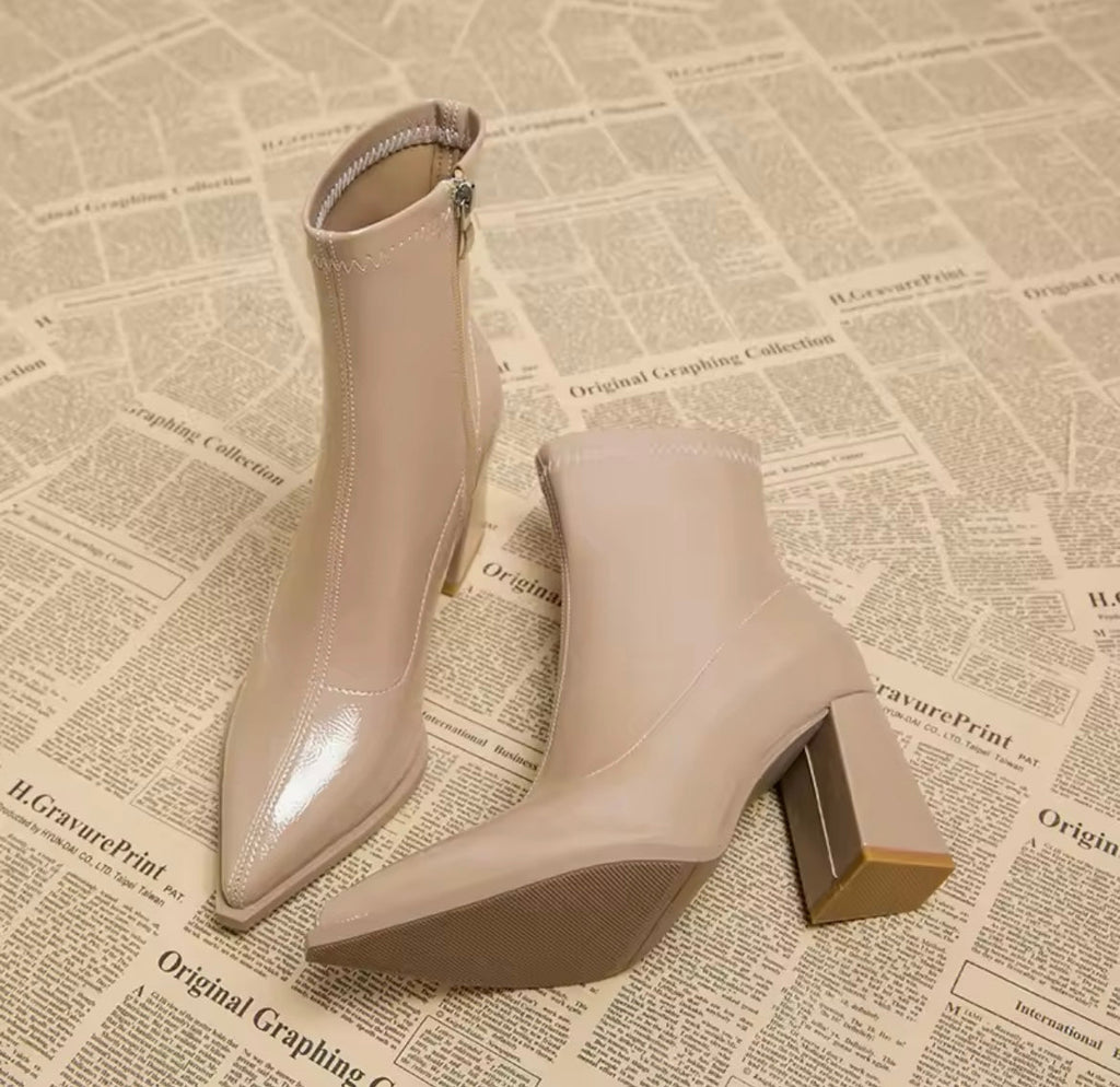 Lackleder Stiefeletten mit Blockabsatz