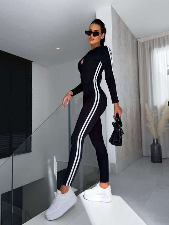 Dynamischer Jumpsuit Mit Streifen
