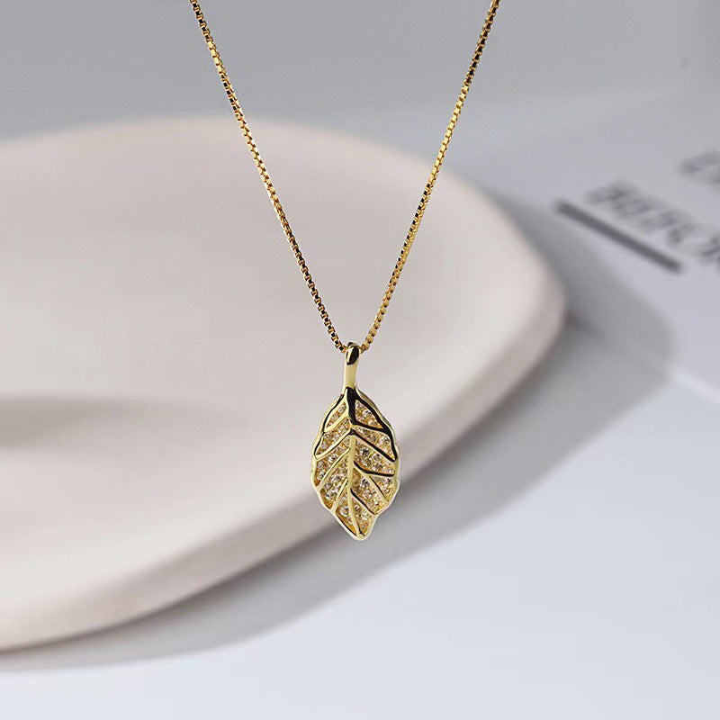 Halskette Mit Blattanhänger | Shop Nory