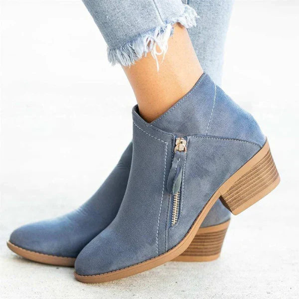 Entspannte Lederstiefeletten Mit Niedrigem Absatz
