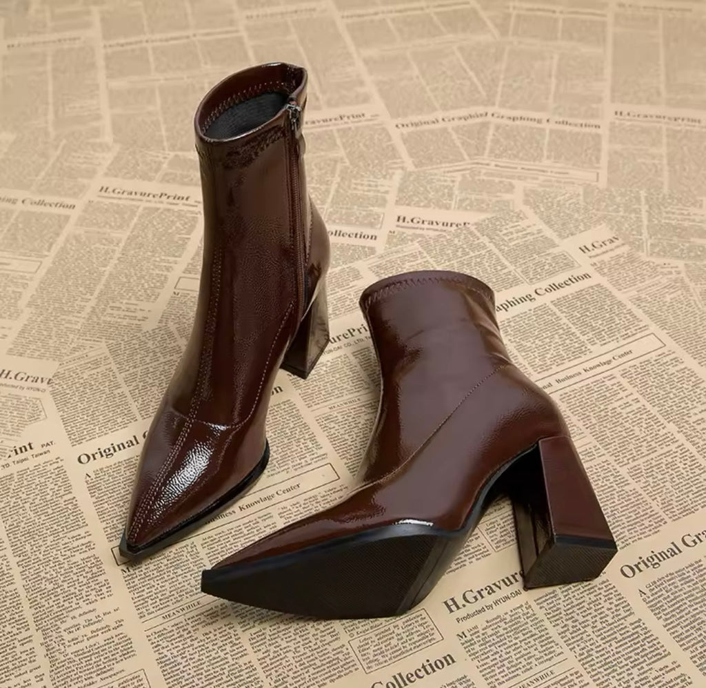 Lackleder Stiefeletten mit Blockabsatz