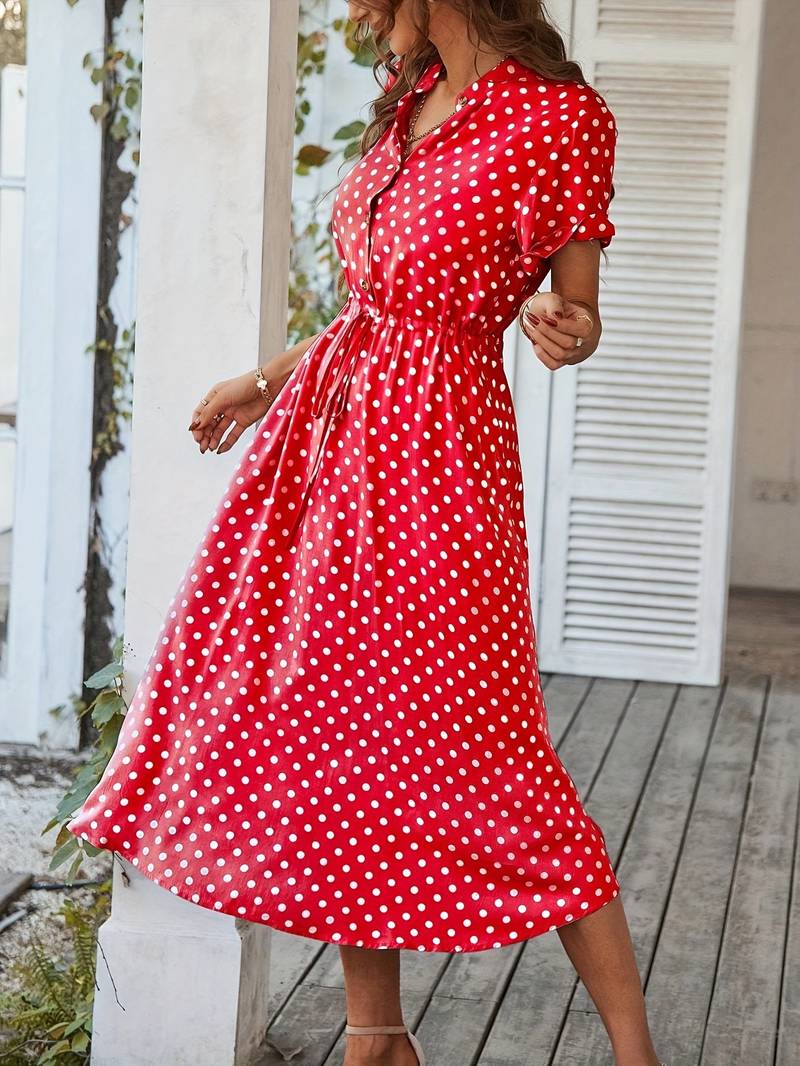 A-linien-kleid mit polka-dot-print und v-ausschnitt