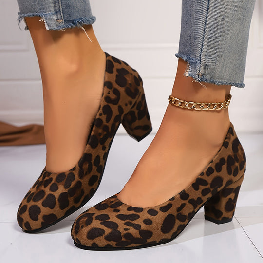 Pumps mit breiter Zehenkappe und stabilem Absatz