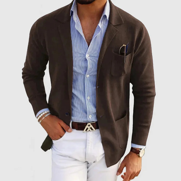 Eleganter Herrenblazer mit Revers und Knöpfen