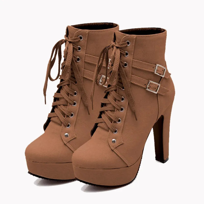 Schnürstiefel mit Gürtelschnalle