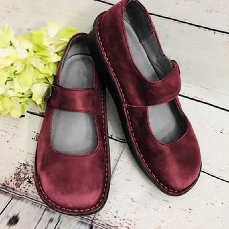 Elegante Damenschuhe mit Dekorationen
