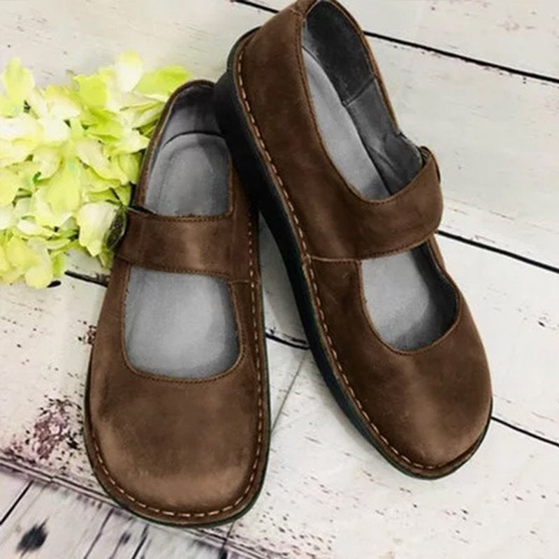 Elegante Damenschuhe mit Dekorationen