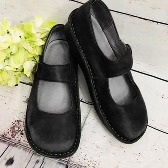 Elegante Damenschuhe mit Dekorationen
