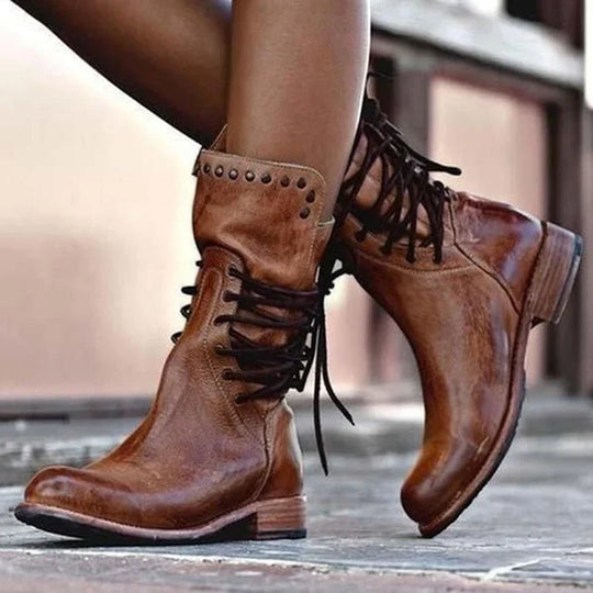 Stylische Lederstiefel mit Schnürsenkeln