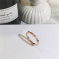 Damen Eleganter Minimalistischer Ring mit Zirkonia Steinen Shop Nory