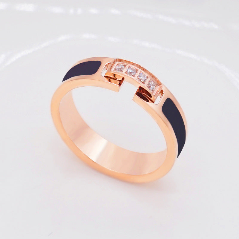 Damen modischer Ring mit eleganter Detailgestaltung und funkelnden Zirkonia Shop Nory