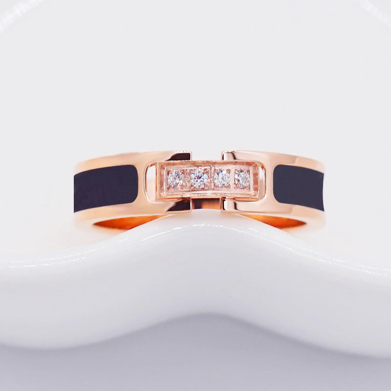 Damen modischer Ring mit eleganter Detailgestaltung und funkelnden Zirkonia Shop Nory
