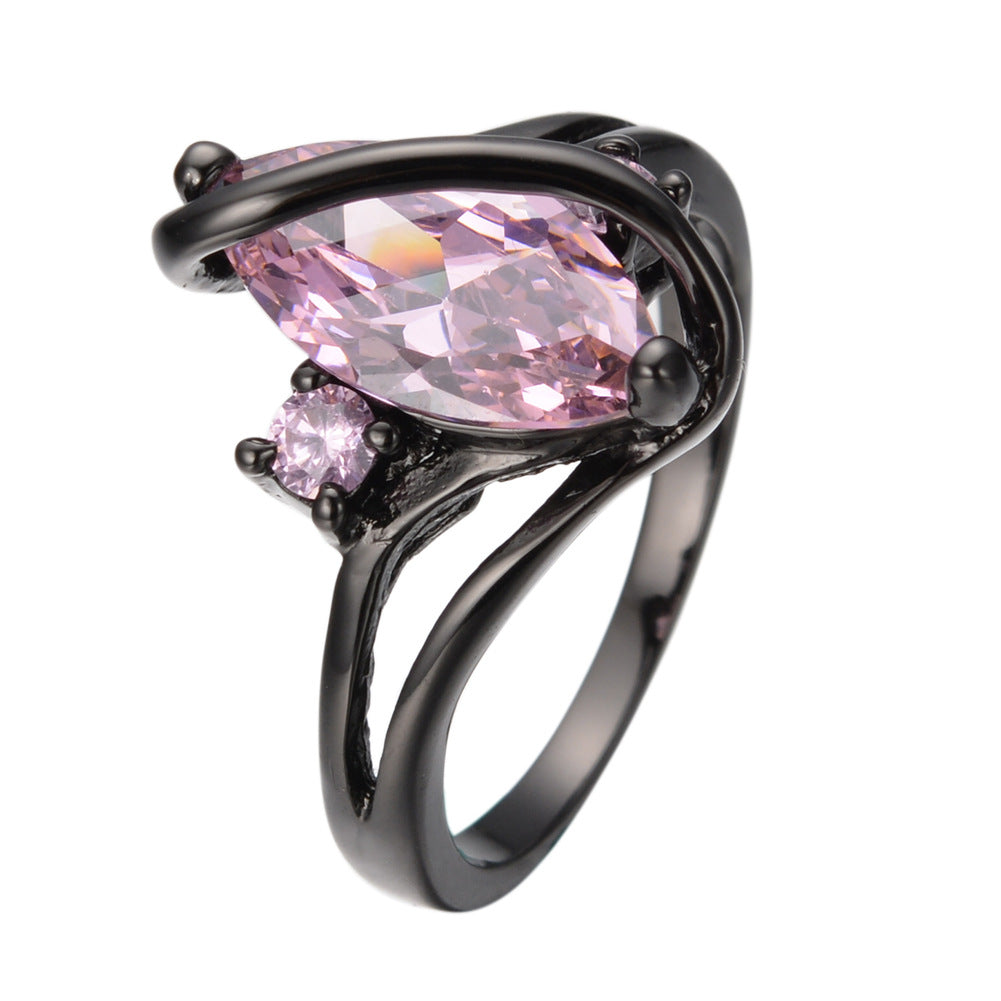 Damen Ring mit kunstvollem Zirkon-Einsatz und eleganter schwarzer Fassung Shop Nory