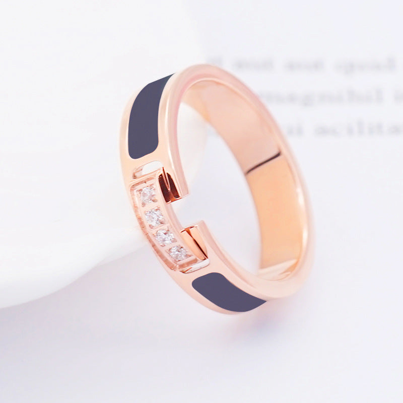 Damen modischer Ring mit eleganter Detailgestaltung und funkelnden Zirkonia Shop Nory