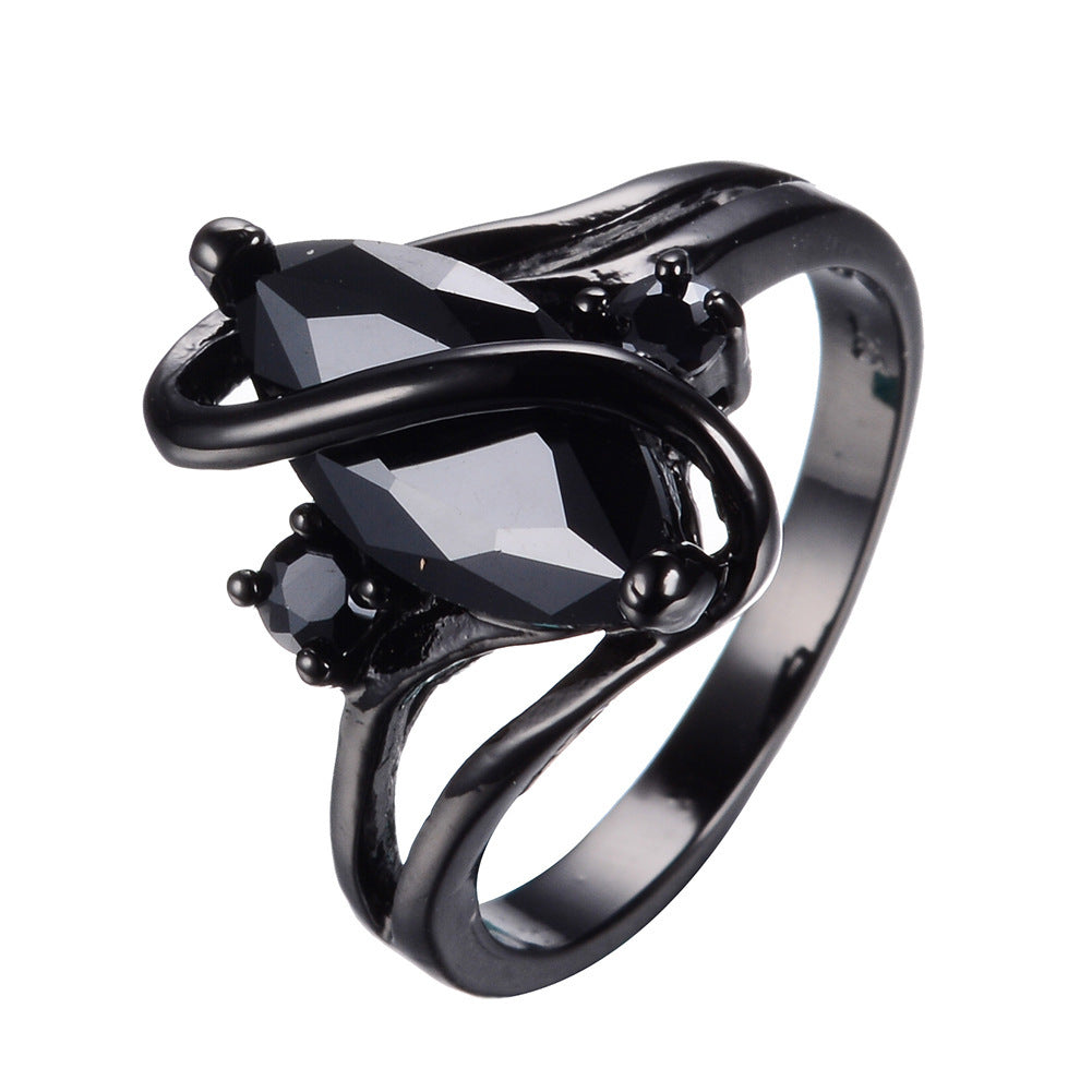 Damen Ring mit kunstvollem Zirkon-Einsatz und eleganter schwarzer Fassung Shop Nory