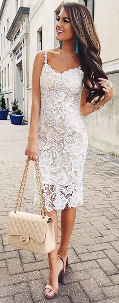 Damen Spitzenkleid mit figurbetontem Schnitt und eleganter Unterfutter