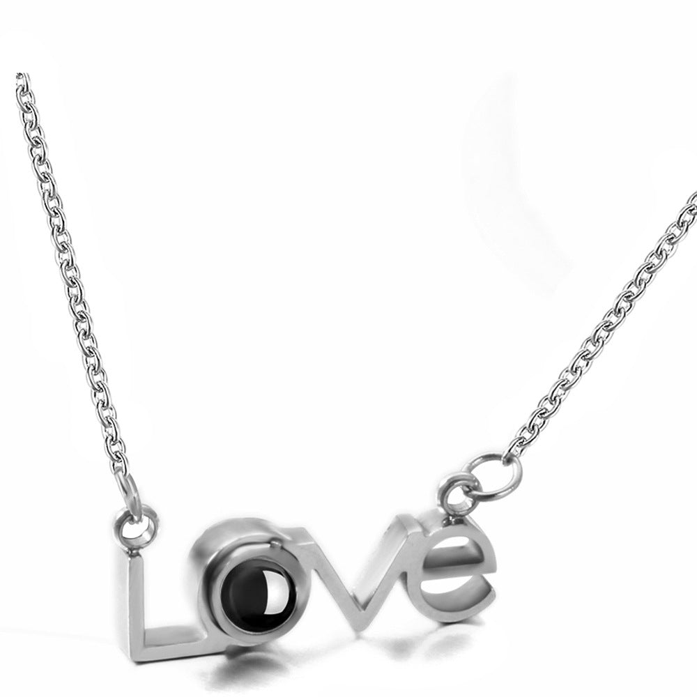 Damen Halskette mit modernem Love-Anhänger und elegantem Edelstein Shop Nory