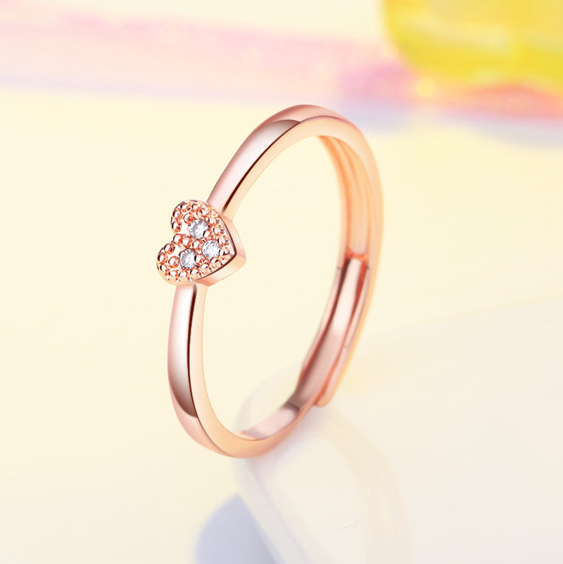 Damenring mit filigranem Herzdesign und funkelnden Zirkonia Shop Nory