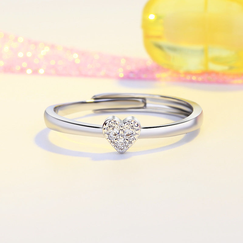 Damenring mit filigranem Herzdesign und funkelnden Zirkonia Shop Nory