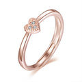 Damenring mit filigranem Herzdesign und funkelnden Zirkonia Shop Nory