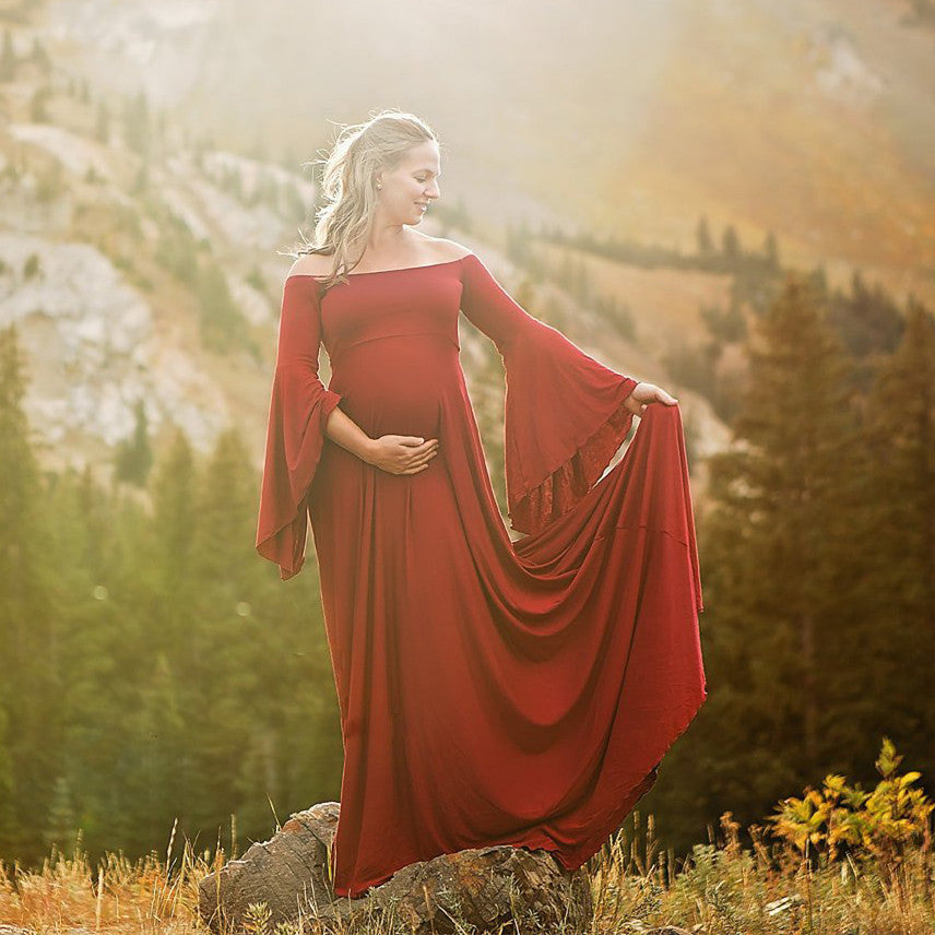 Damen Umstands-Maxikleid mit schulterfreiem Design und fließenden Ärmeln