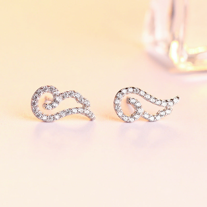 Damen Ohrringe im eleganten Spiraldesign mit funkelnden Zirkonia Shop Nory