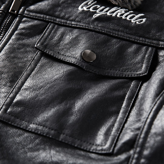 Herren Lederimitatjacke mit Kunstfellkragen und militärischen Abzeichen Shop Nory
