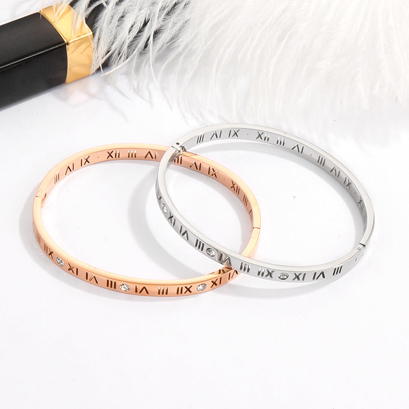 Damen eleganter Armreif mit römischen Ziffern und funkelnden Akzenten Shop Nory