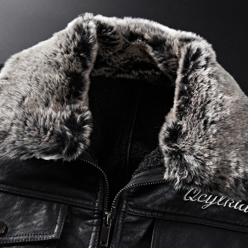 Herren Lederimitatjacke mit Kunstfellkragen und militärischen Abzeichen Shop Nory
