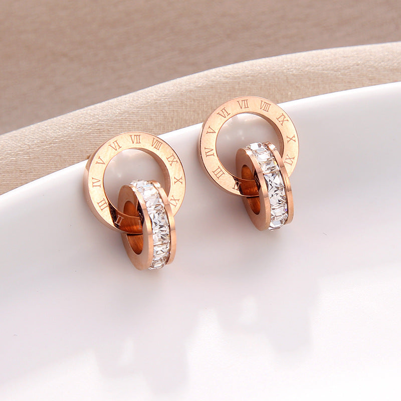 Damen stilvolle Ohrstecker mit graviertem Design und funkelnden Kristallen Shop Nory