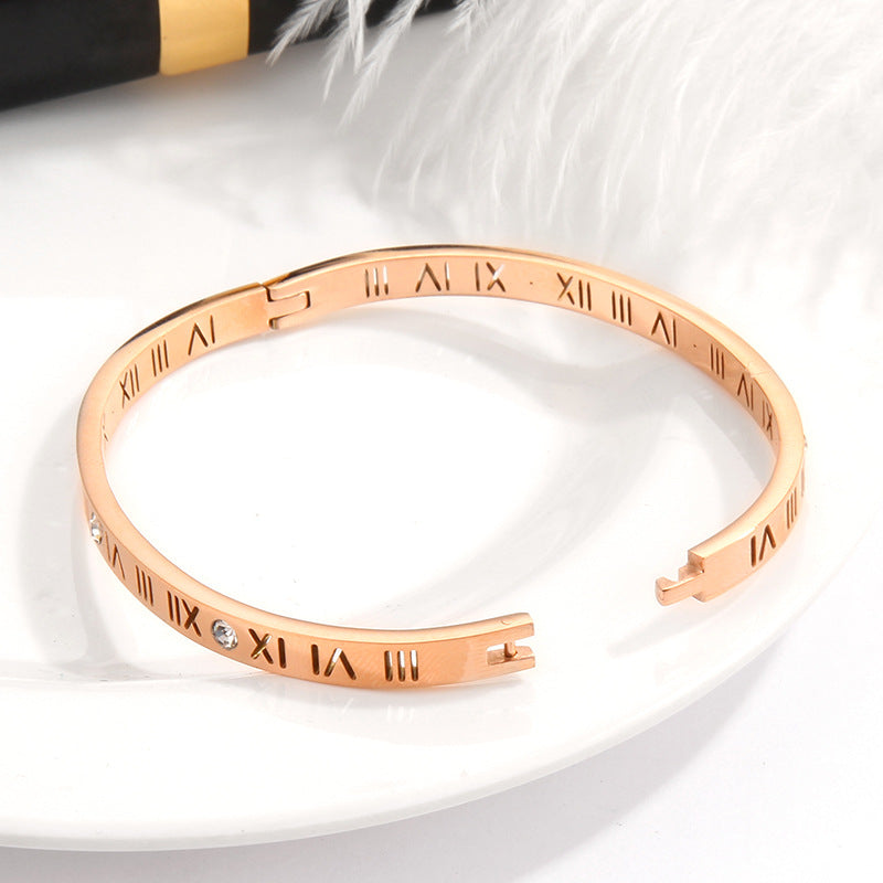 Damen eleganter Armreif mit römischen Ziffern und funkelnden Akzenten Shop Nory