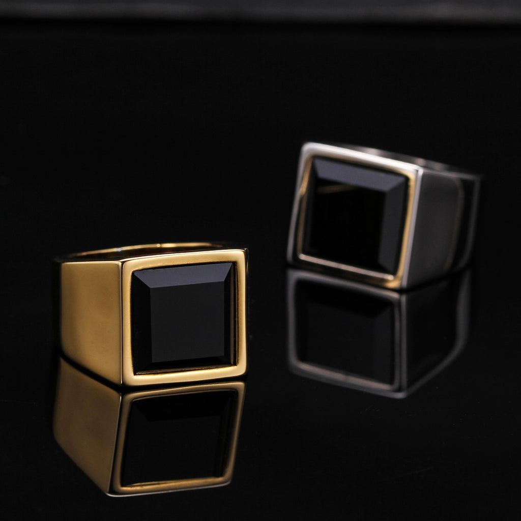Herren Ring mit quadratischem Onyxstein und modernem Design Shop Nory