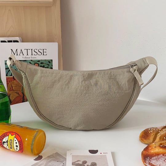 Halbmondförmige Tasche