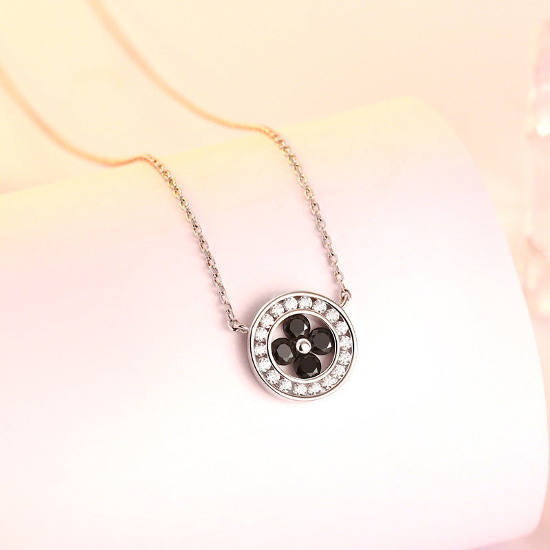 Damen Halskette mit kunstvollem Blumenanhänger und funkelnden Zirkonia-Details Shop Nory