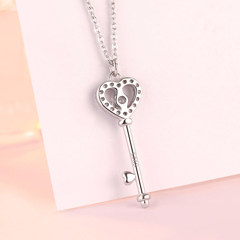 Damen Herzschlüssel Anhänger aus hochwertigem Edelstahl mit funkelnden Zirkonia Shop Nory