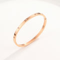 Damen eleganter Armreif aus hochwertigem Edelstahl mit funkelnden Zirkonia Shop Nory