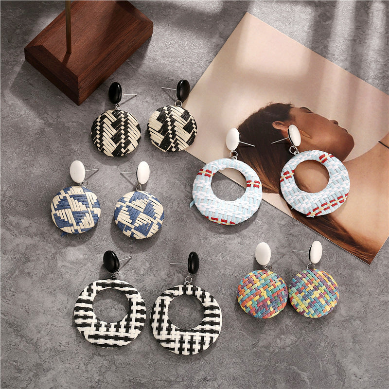 Damen Hängende Ohrringe mit kunstvollem gewebtem Design Shop Nory