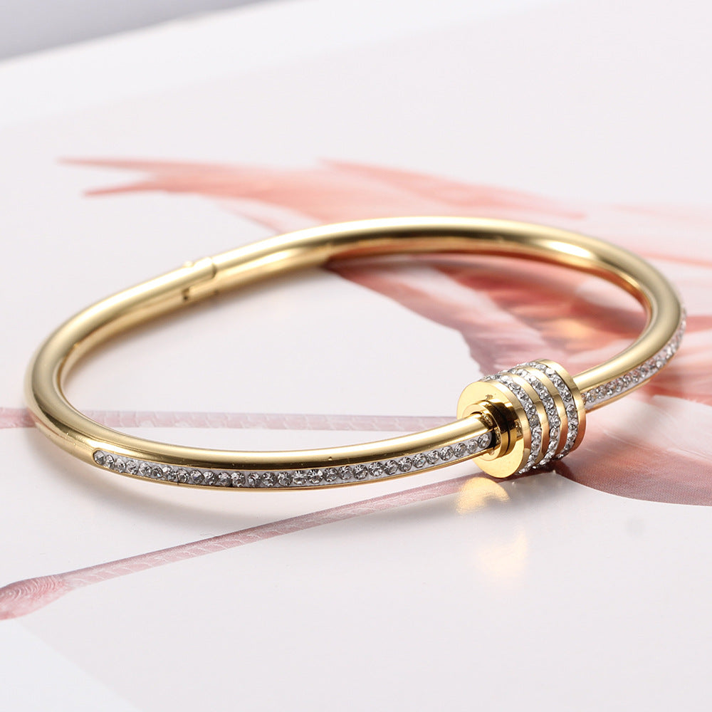 Damen Armreif mit funkelnden Kristallen und elegantem Design Shop Nory