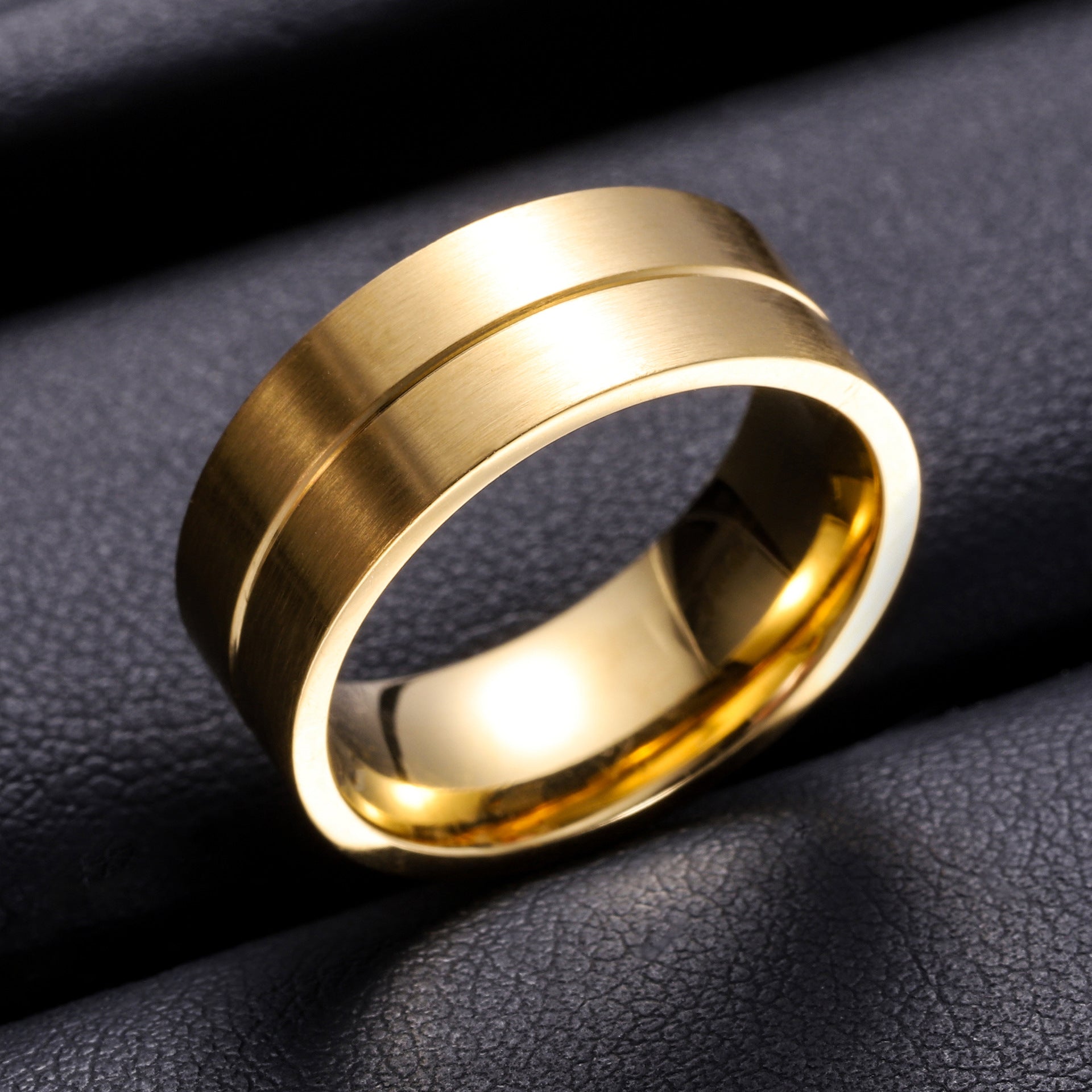 Herren Ring mit elegantem Design und funkelndem Kristallelement Shop Nory