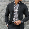 Herren Strickjacke mit strukturiertem Muster und eleganten Knopfdetails