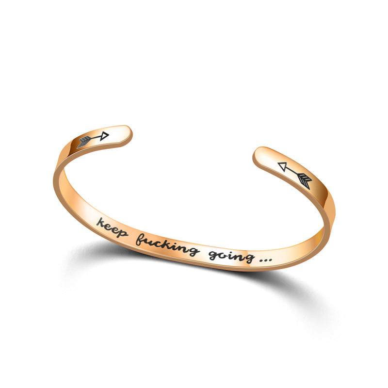 Damen Offener Armreif mit inspirierendem Schriftzug und elegantem Pfeildesign Shop Nory