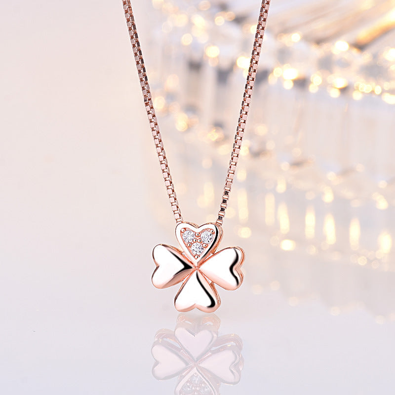 Damen Halskette mit herzförmigem Kleeblatt-Anhänger und funkelndem Zirkonia-Besatz Shop Nory