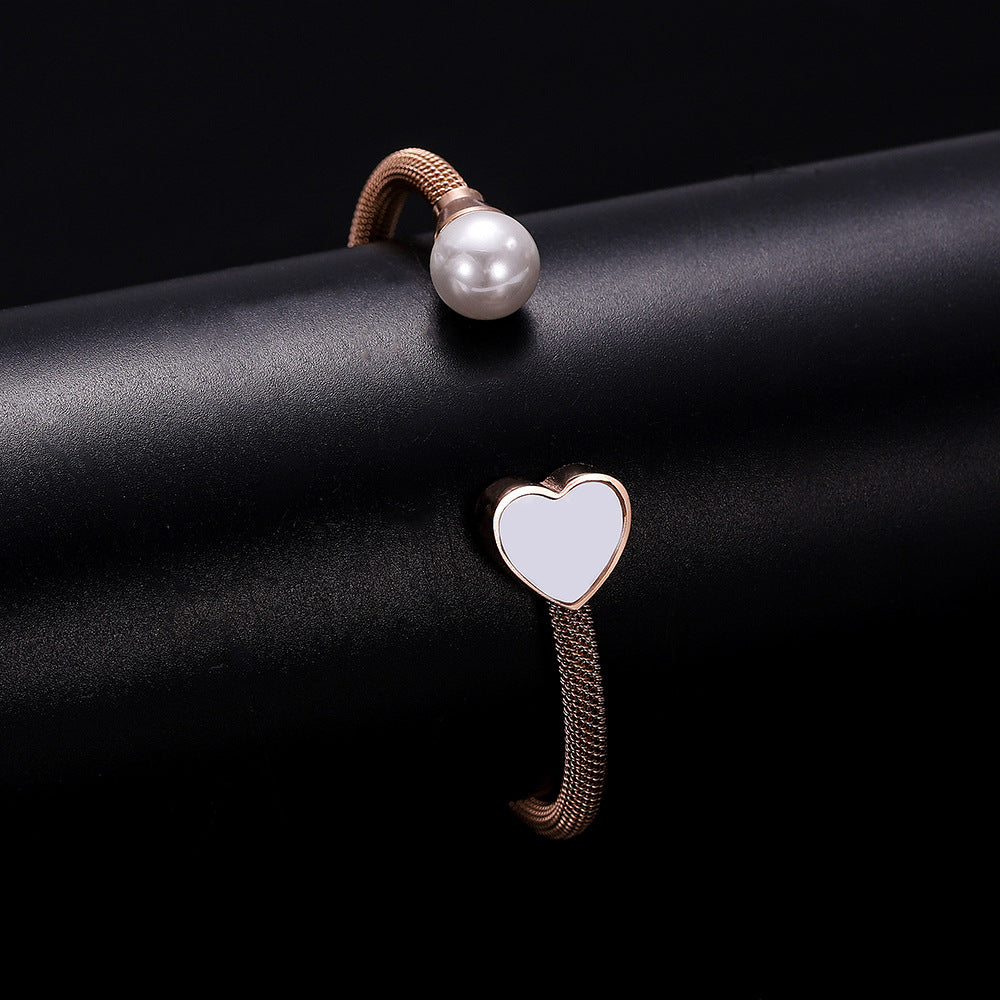 Damen Armreif mit Herzdesign und elegantem Perlenakzent Shop Nory