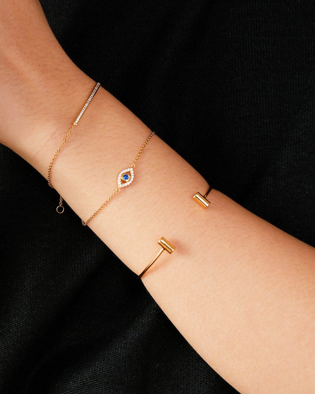 Glückliches böse Auge Kristall Gold Charm-Armband | Shop Nory