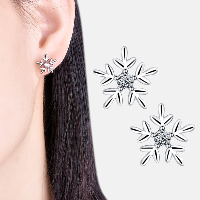 Damen-Ohrstecker mit filigranem Schneeflocken-Design und funkelndem Zirkonia Shop Nory