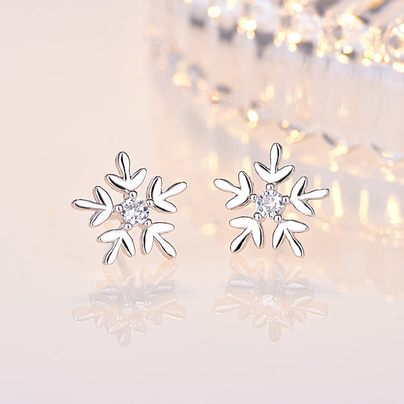 Damen-Ohrstecker mit filigranem Schneeflocken-Design und funkelndem Zirkonia Shop Nory
