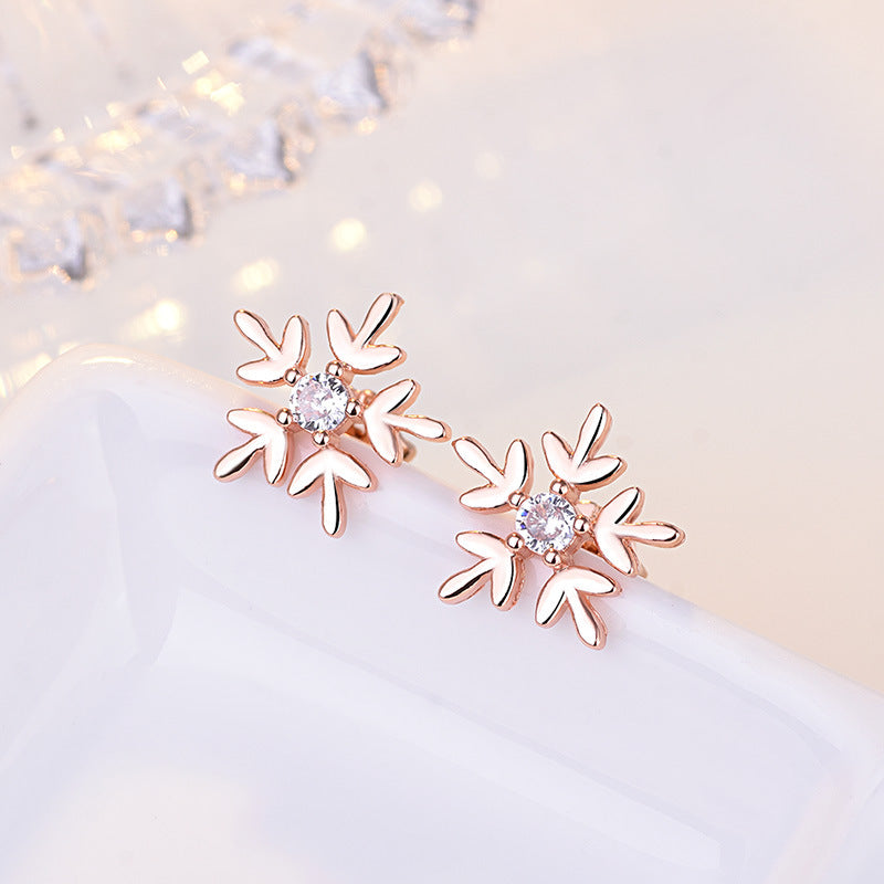 Damen-Ohrstecker mit filigranem Schneeflocken-Design und funkelndem Zirkonia Shop Nory