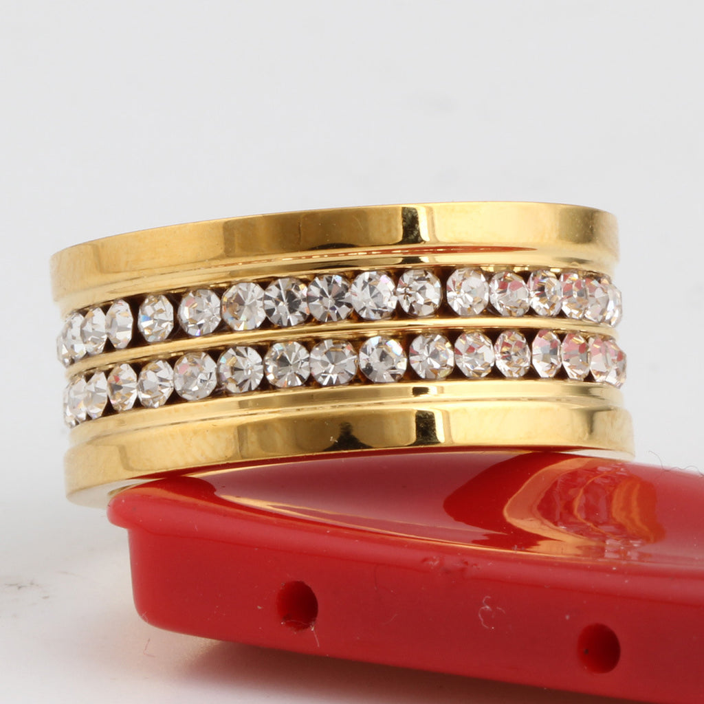 Damen Ring mit funkelnden Kristallen und eleganter Oberfläche Shop Nory