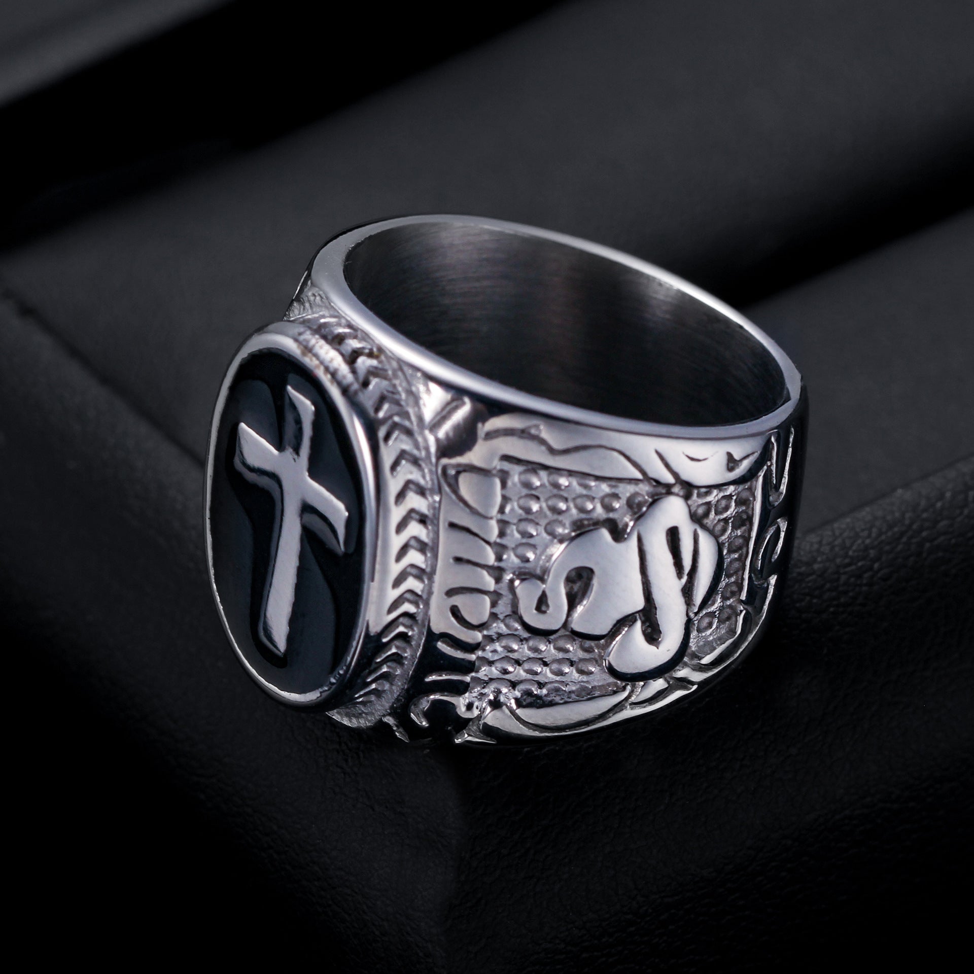 Herren Siegelring mit kunstvollem Kreuz-Design und erhabenem Motiv Shop Nory