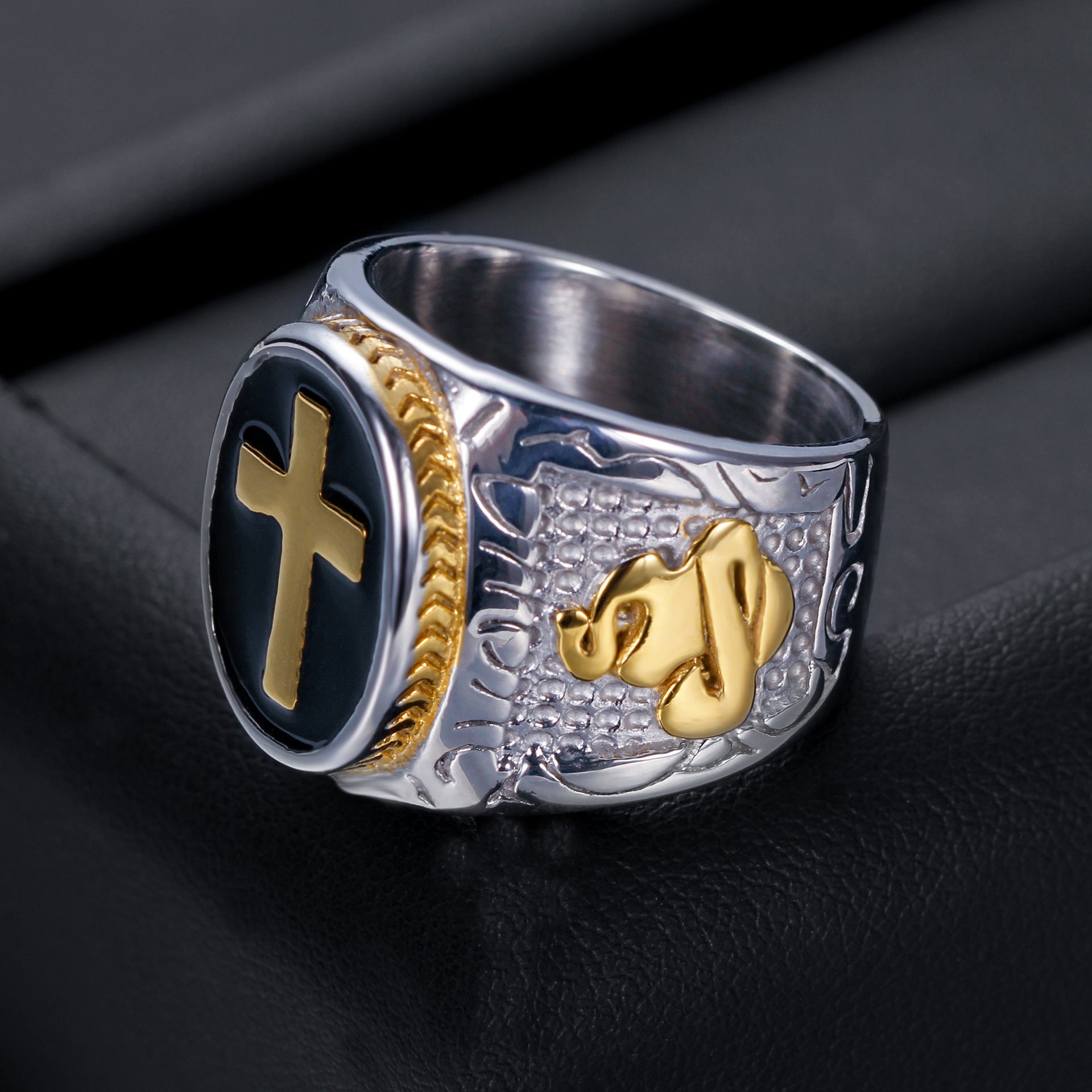 Herren Siegelring mit kunstvollem Kreuz-Design und erhabenem Motiv Shop Nory